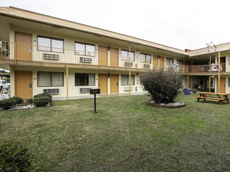 Motel Hotel Lake Charles Hwy 10
