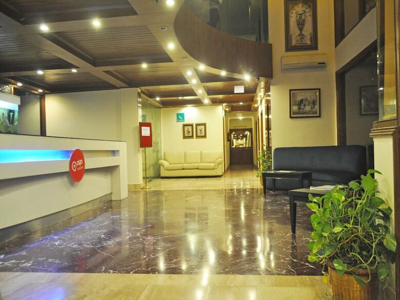 Hotel Oyo Flagship 532 Sikanderpur Metro Station