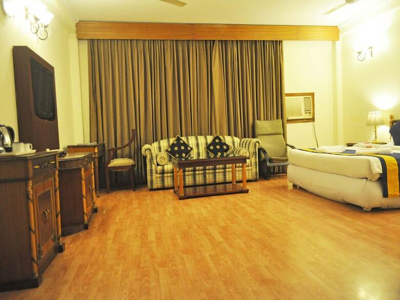 Hotel Oyo Flagship 532 Sikanderpur Metro Station
