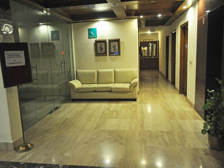 Hotel Oyo Flagship 532 Sikanderpur Metro Station