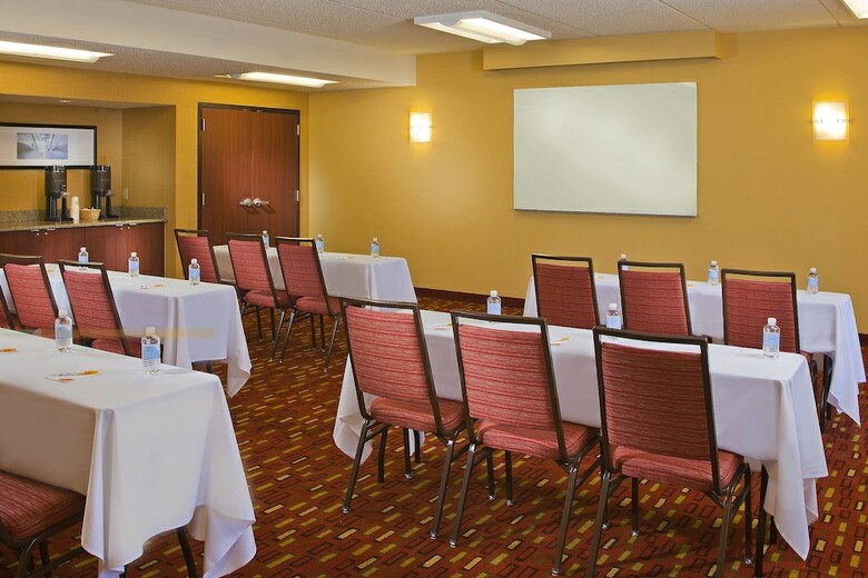 Hotel Courtyard By Marriott Memphis East/park Avenue