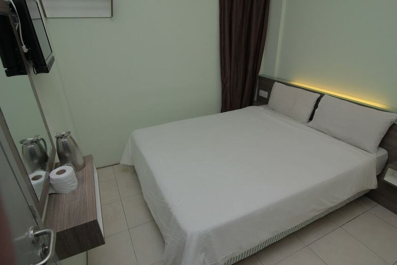 Qish Hotel