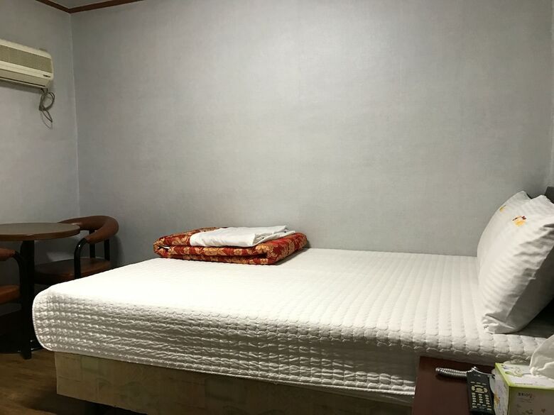 Hotel J Motel