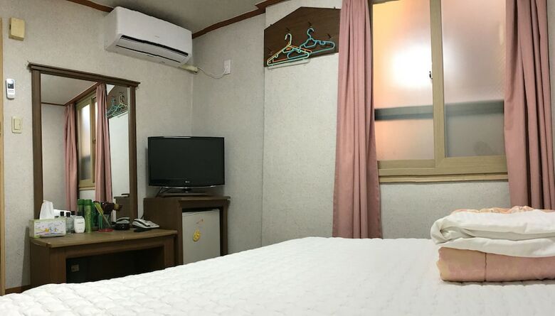 Hotel J Motel