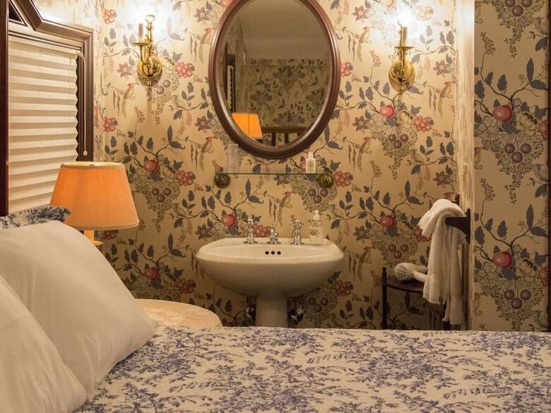 Bed & Breakfast The Rochester Inn, A Historic Hotel