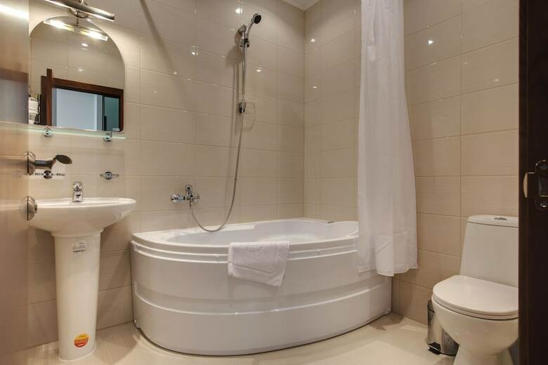 Adagio Renaissance Hotel