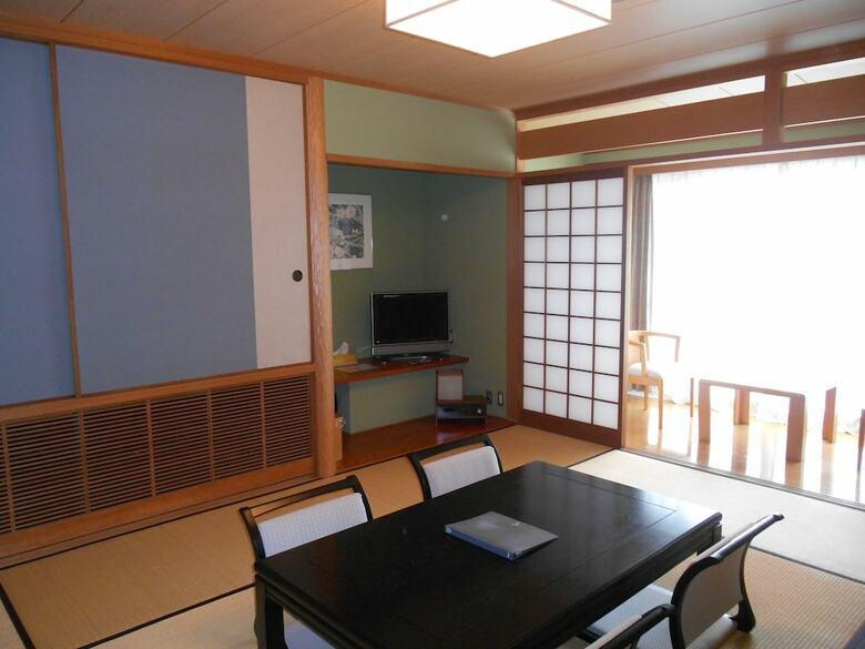 Yufuin Kinrinko Hotel