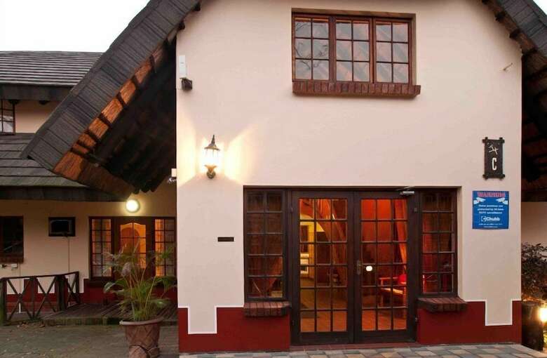 Hotel Woodpecker Inn