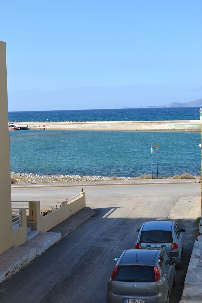 Aparthotel Rania Studios