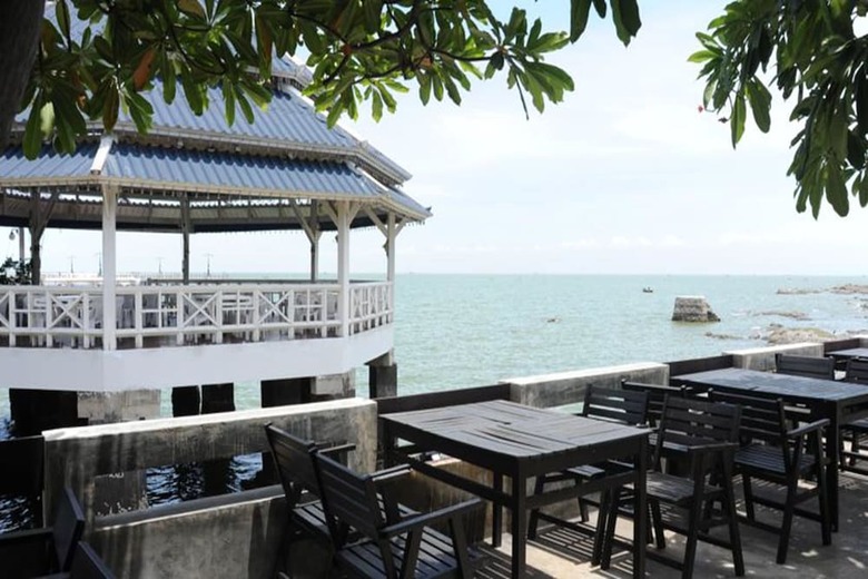Bangsaen Villa Hotel