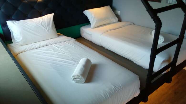 Tube Hotel