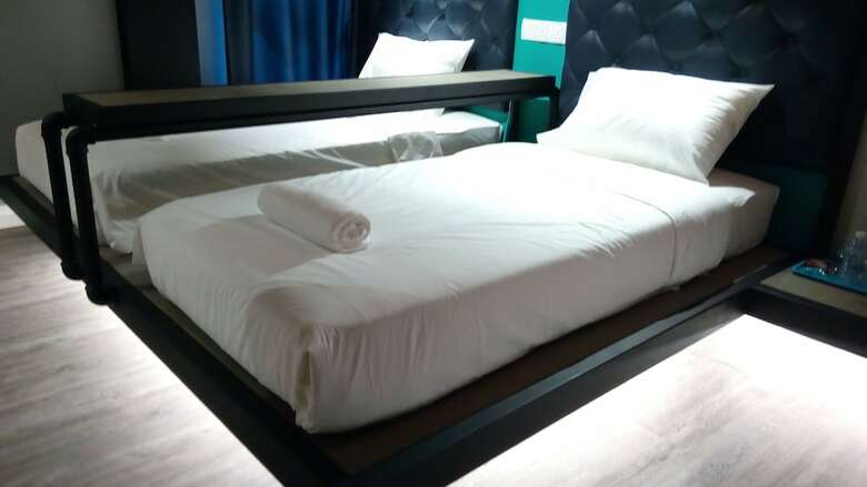 Tube Hotel