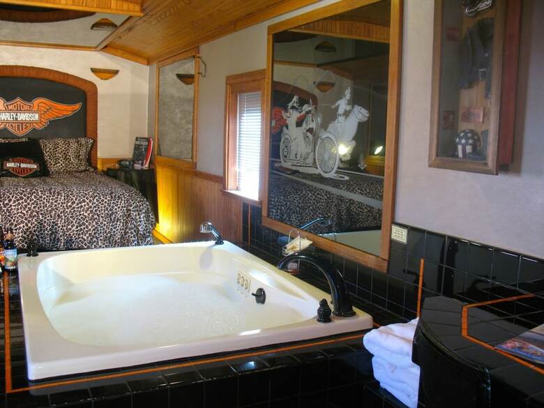 Featherbed Railroad Bed And Breakfast Resort