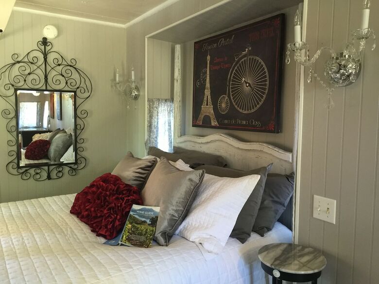 Featherbed Railroad Bed And Breakfast Resort