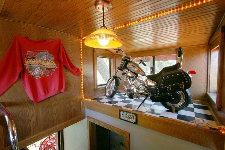 Featherbed Railroad Bed And Breakfast Resort