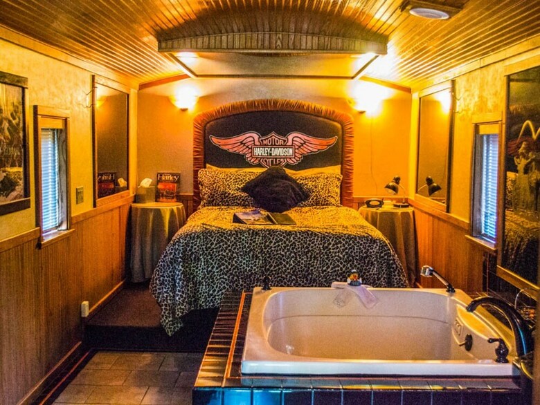 Featherbed Railroad Bed And Breakfast Resort