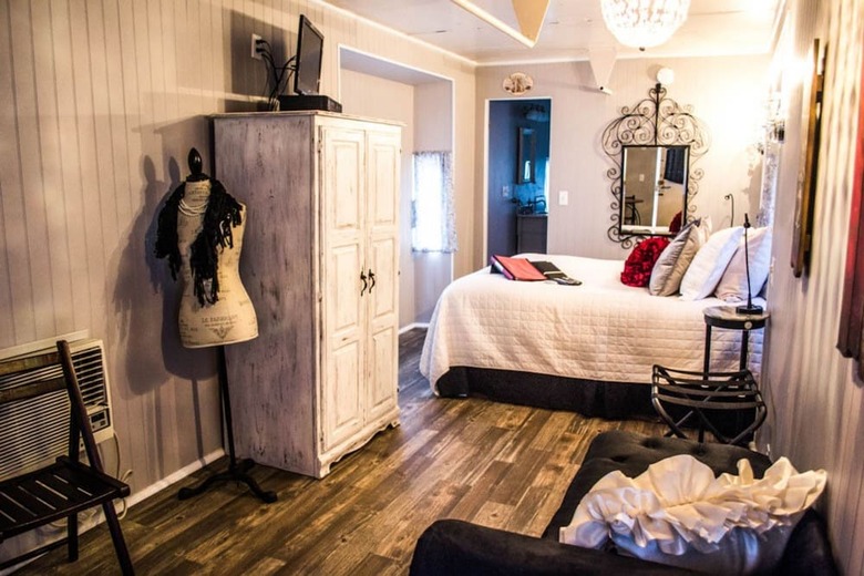 Featherbed Railroad Bed And Breakfast Resort