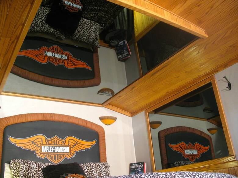 Featherbed Railroad Bed And Breakfast Resort