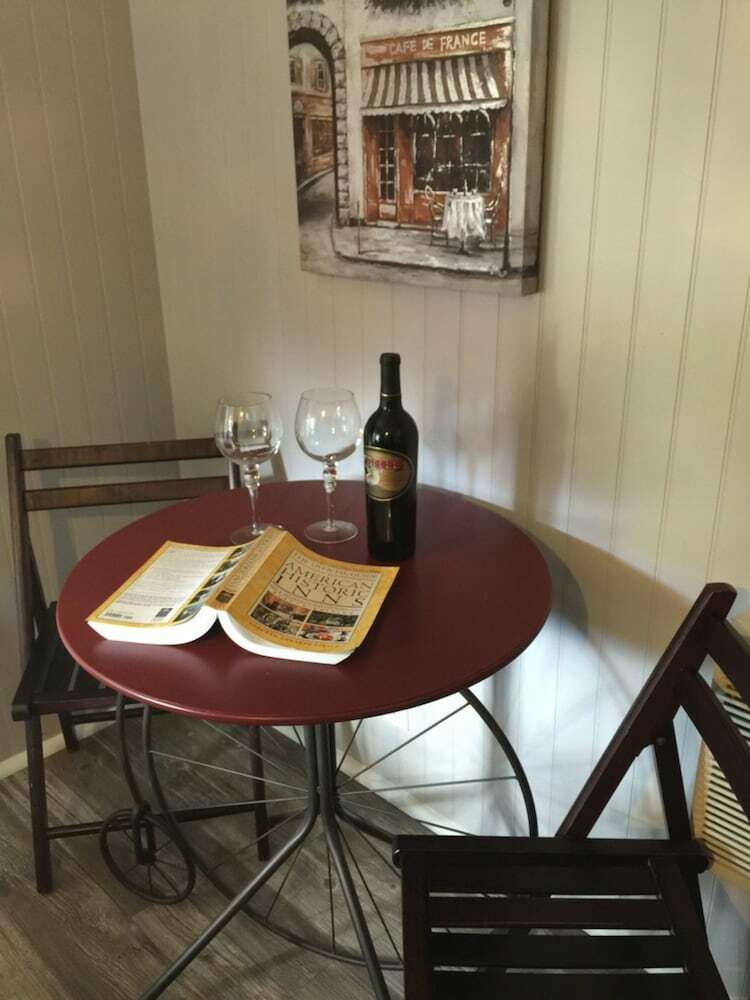 Featherbed Railroad Bed And Breakfast Resort