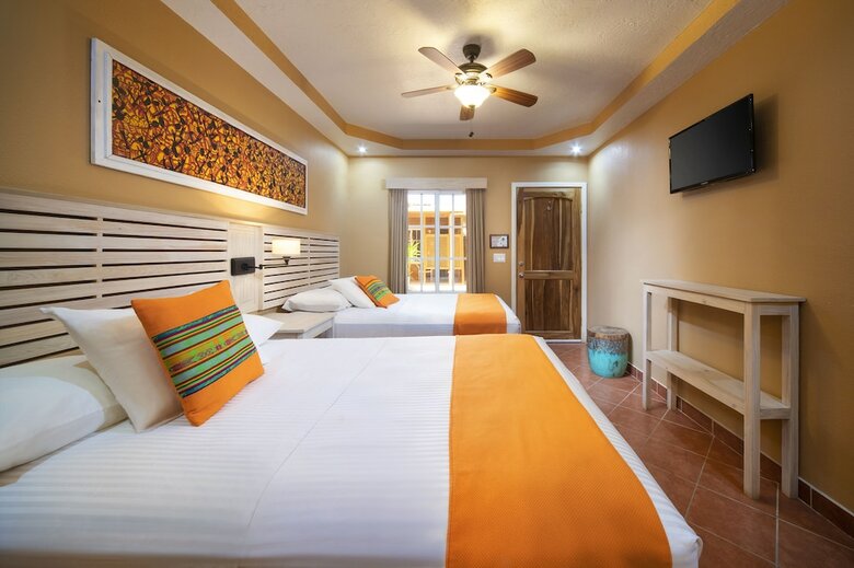 Mr. Tucan Hotel
