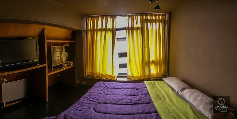 Hostal Moving Hostel Travel
