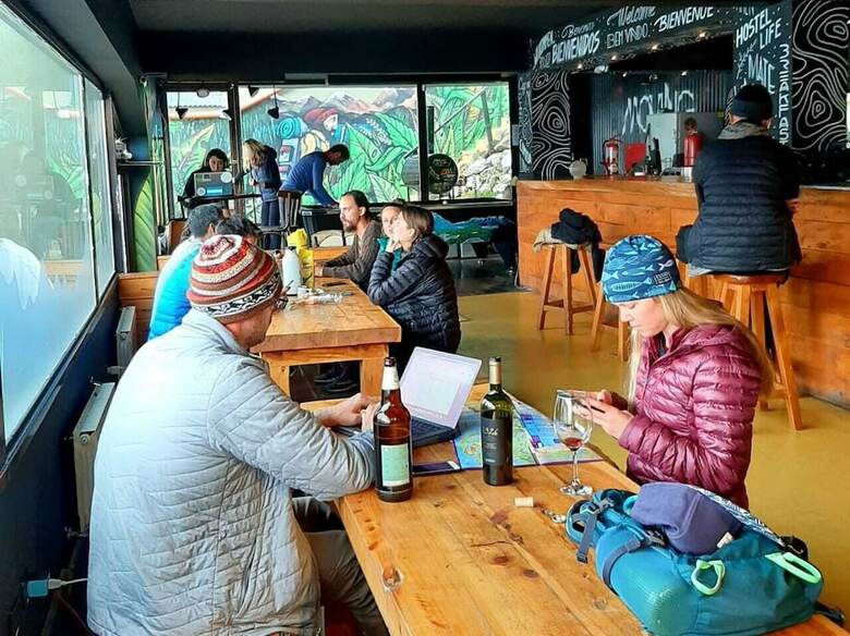 Hostal Moving Hostel Travel