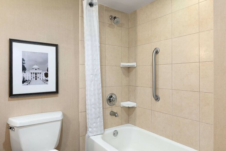 Hotel Embassy Suites Greensboro Airport
