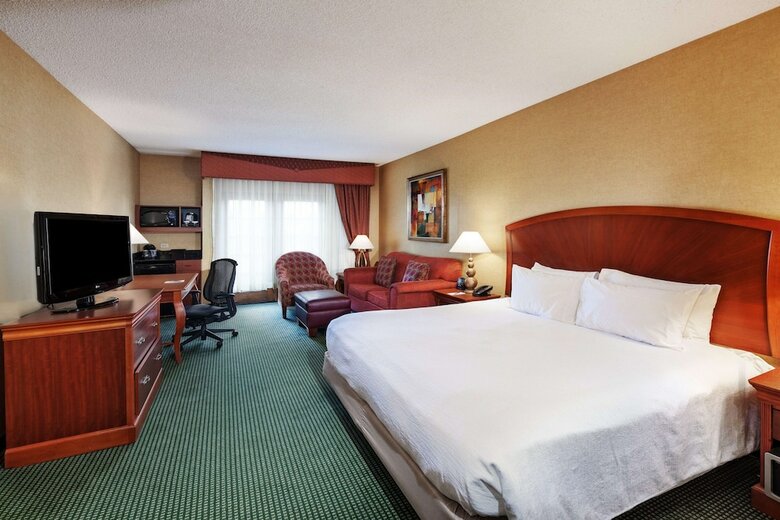 Hotel Embassy Suites Greensboro Airport