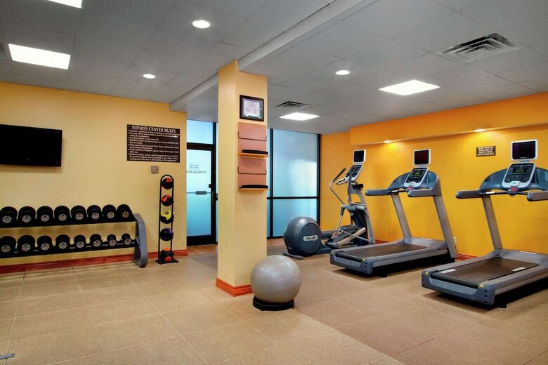 Hotel Embassy Suites Greensboro Airport