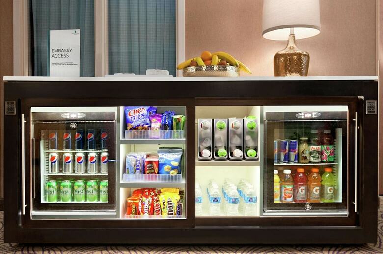 Hotel Embassy Suites Greensboro Airport