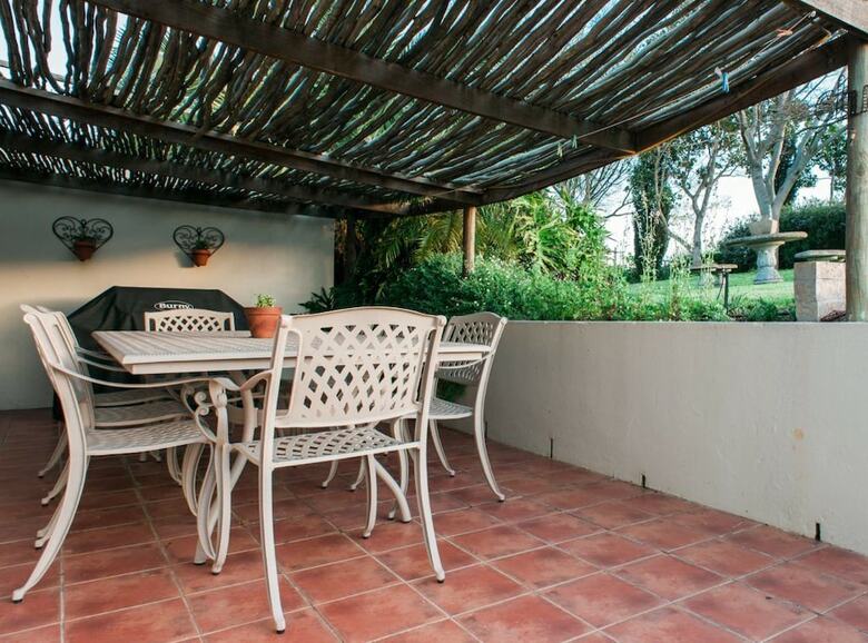 Bed & Breakfast Clos Malverne Wine Estate Accommodation