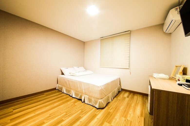 Hostal G House Mini Hotel & Guest House - Hostel