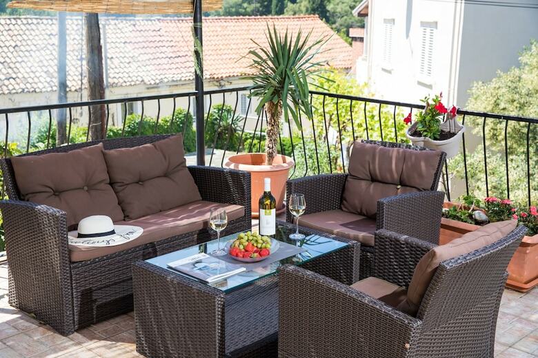 Hotel J&j Bed And Breakfast