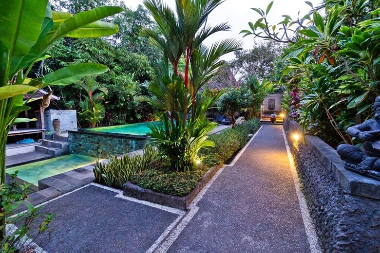 Sari Bamboo Villas