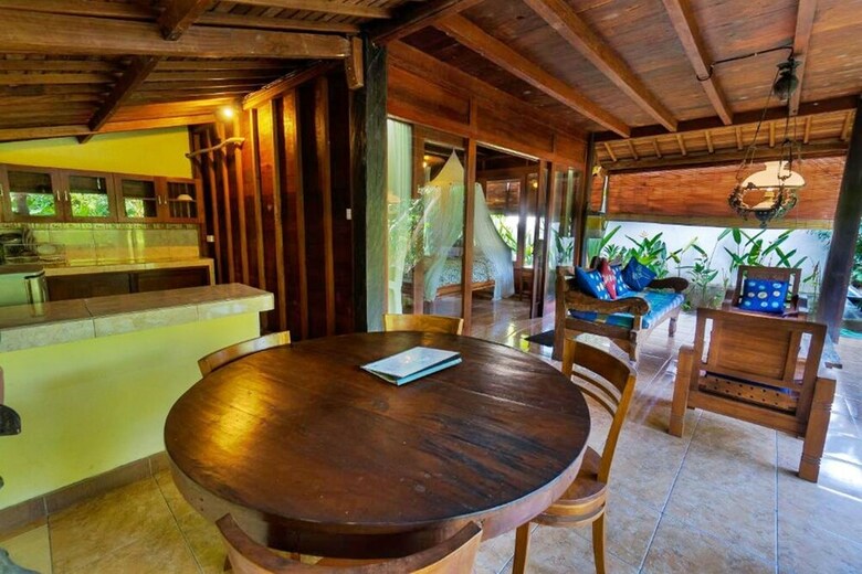 Sari Bamboo Villas