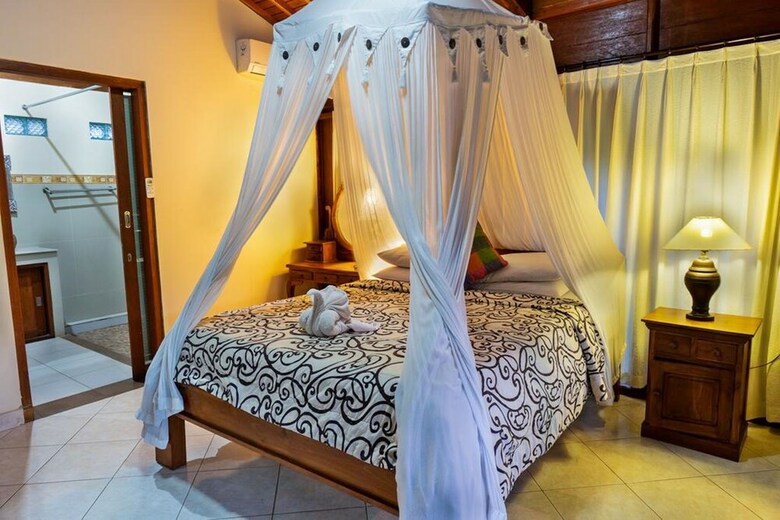 Sari Bamboo Villas