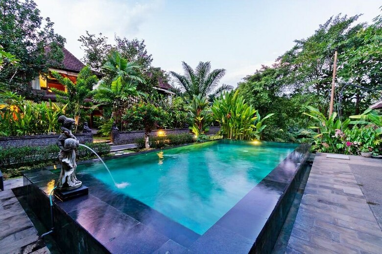 Sari Bamboo Villas