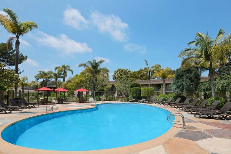 Hotel Ramada By Wyndham Santa Barbara