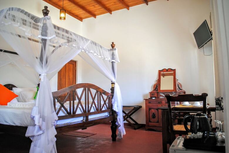 Miura Dutch Edge Hotel