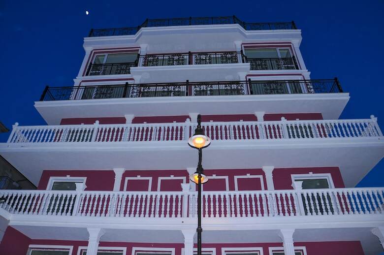 Roel Residence Apartments