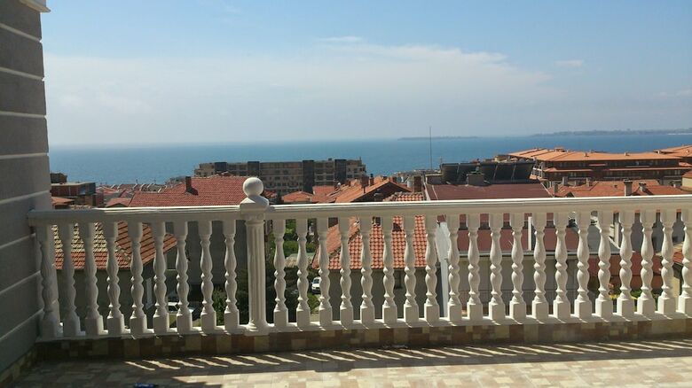 Roel Residence Apartments