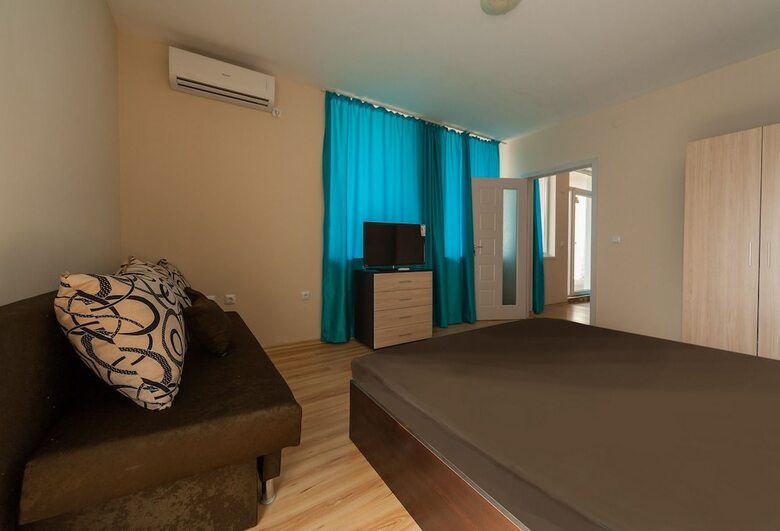 Roel Residence Apartments