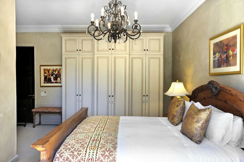 Bed & Breakfast 21 Roux Street Guesthouse