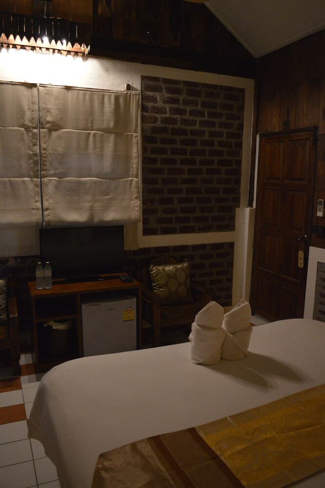 Hostal Baan Thai Homestay By Bgb Villas - Hostel