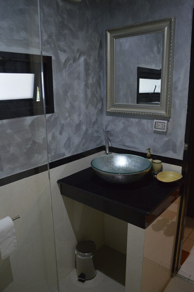 Hostal Baan Thai Homestay By Bgb Villas - Hostel
