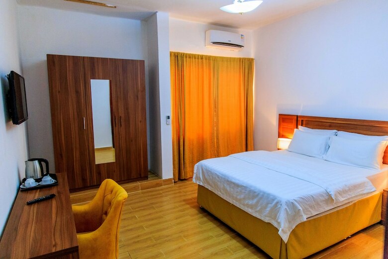 Paradise Suites Hotel