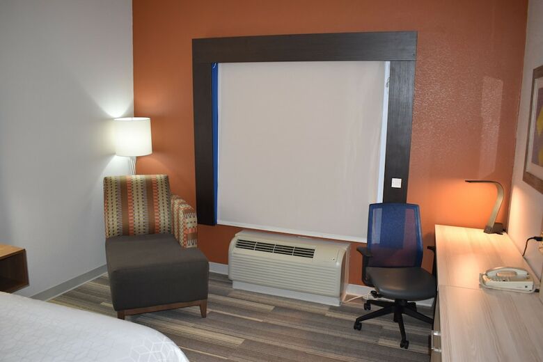 Hotel Holiday Inn Express & Suites Mcpherson