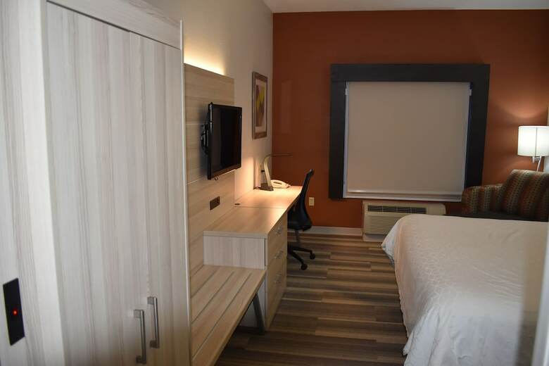 Hotel Holiday Inn Express & Suites Mcpherson