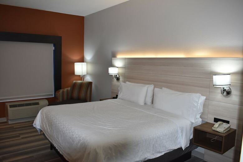 Hotel Holiday Inn Express & Suites Mcpherson