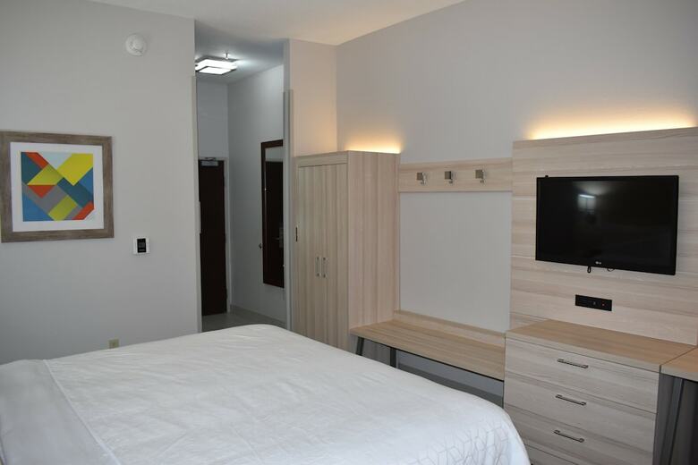 Hotel Holiday Inn Express & Suites Mcpherson